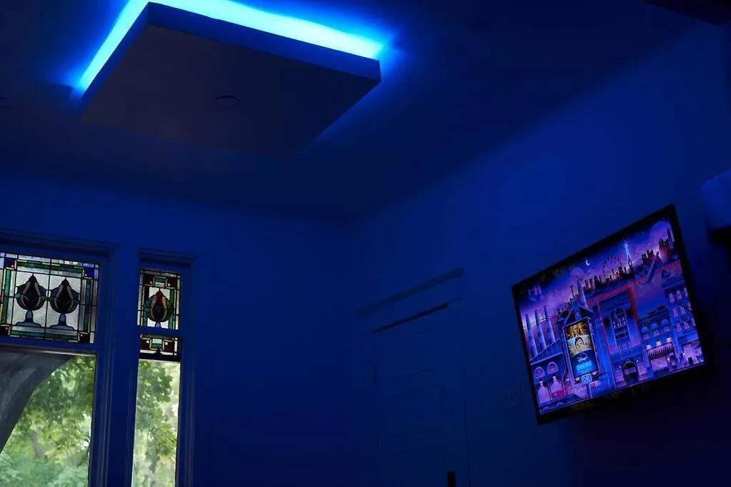 Blue Lounge ☆ Lafontaine Park ☆ Tv Cable Apartment Montreal